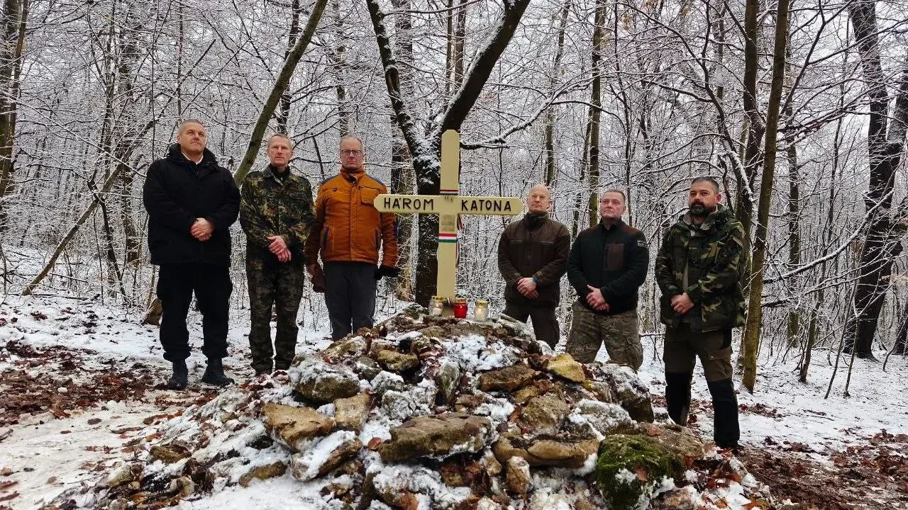 Az egyesület tagjai a helyreállítás után (Fotó: Lipták Tamás / Magyar Jelen)