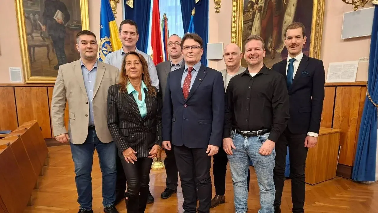 A Mi Hazánk-frakció tagjai a Pest vármegyei közgyűlésben | Kép forrása: Kemenár Zoltán