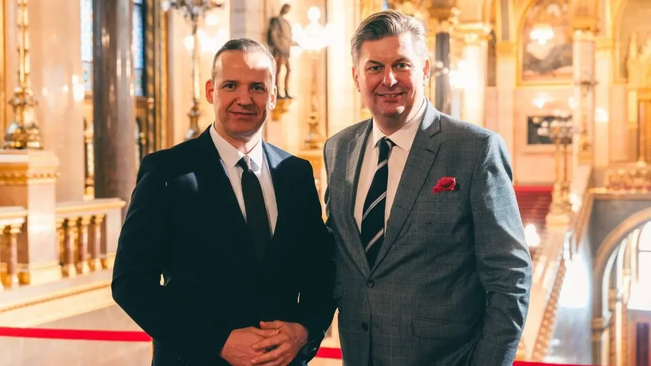 Toroczkai László és Maximilian Krah a magyar parlamentben 2026. február 24-én | Kép forrása: Toroczkai László X-oldala