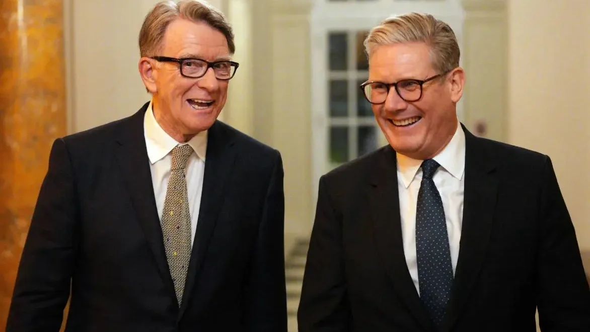 Peter Mandelson nagykövet (balra) és Keir Starmer miniszterelnök (jobbra) | Fotó: Reuters