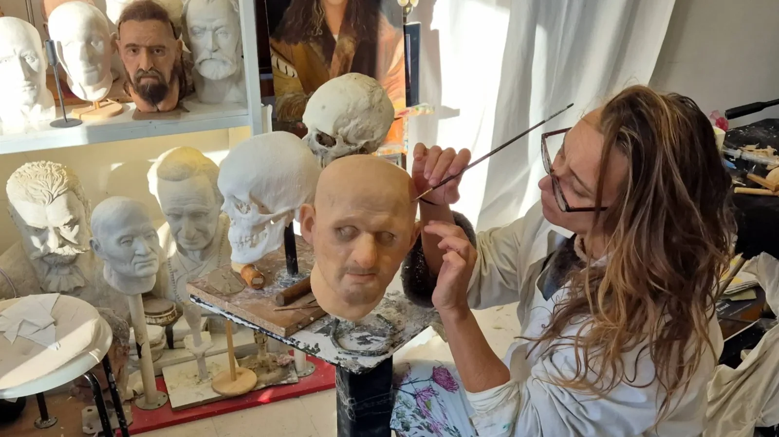 Készül az újabb hiperrealisztikus arc | Fotó: Gábor Emese