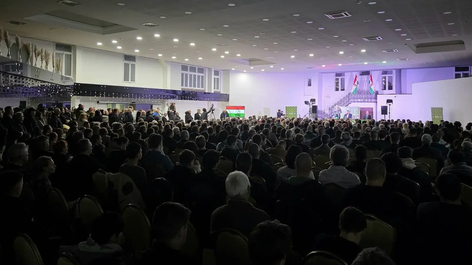 Kép forrása: Toroczkai László X-oldala