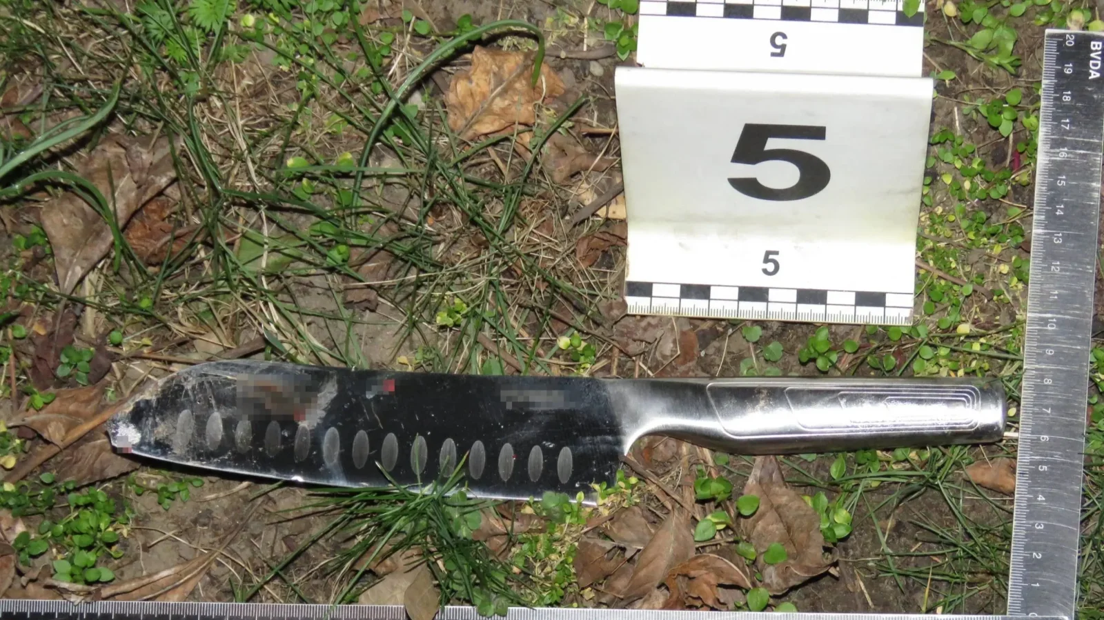 A támadó által használt kés | Forrás: police.hu