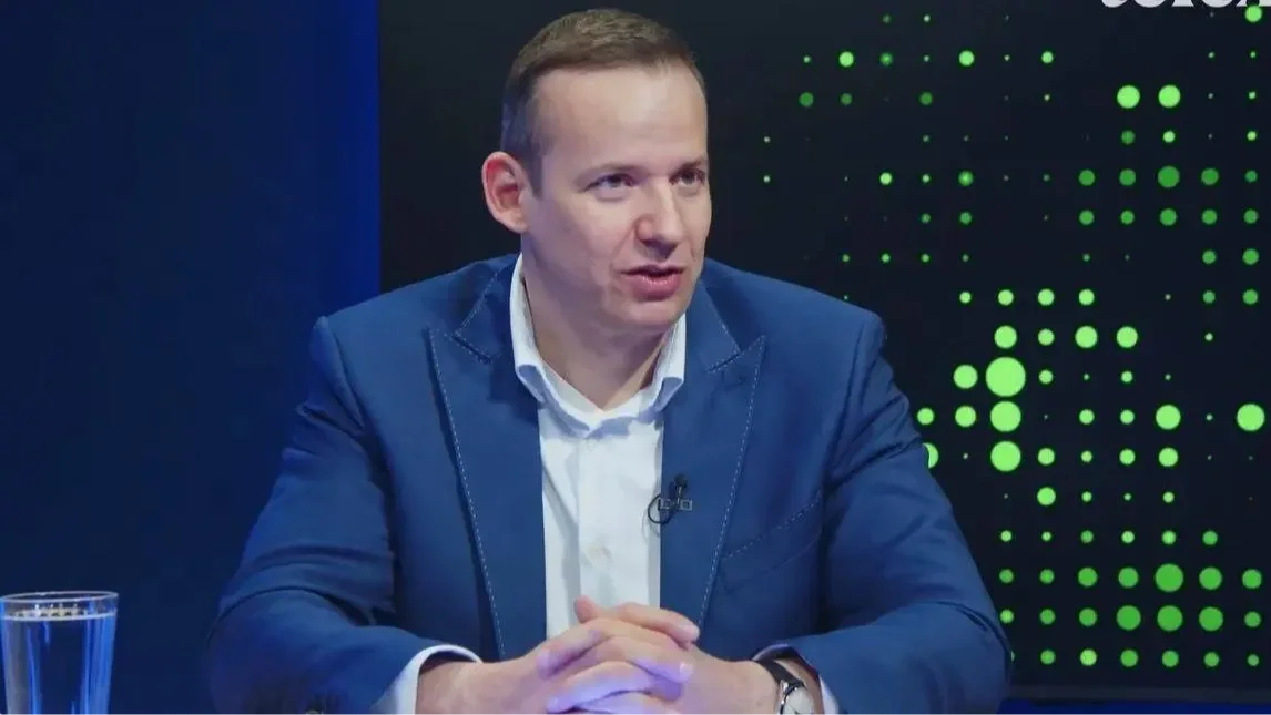 Toroczkai László a Telex stúdiójában | Képernyőkép forrása: Telex YouTube-csatornája