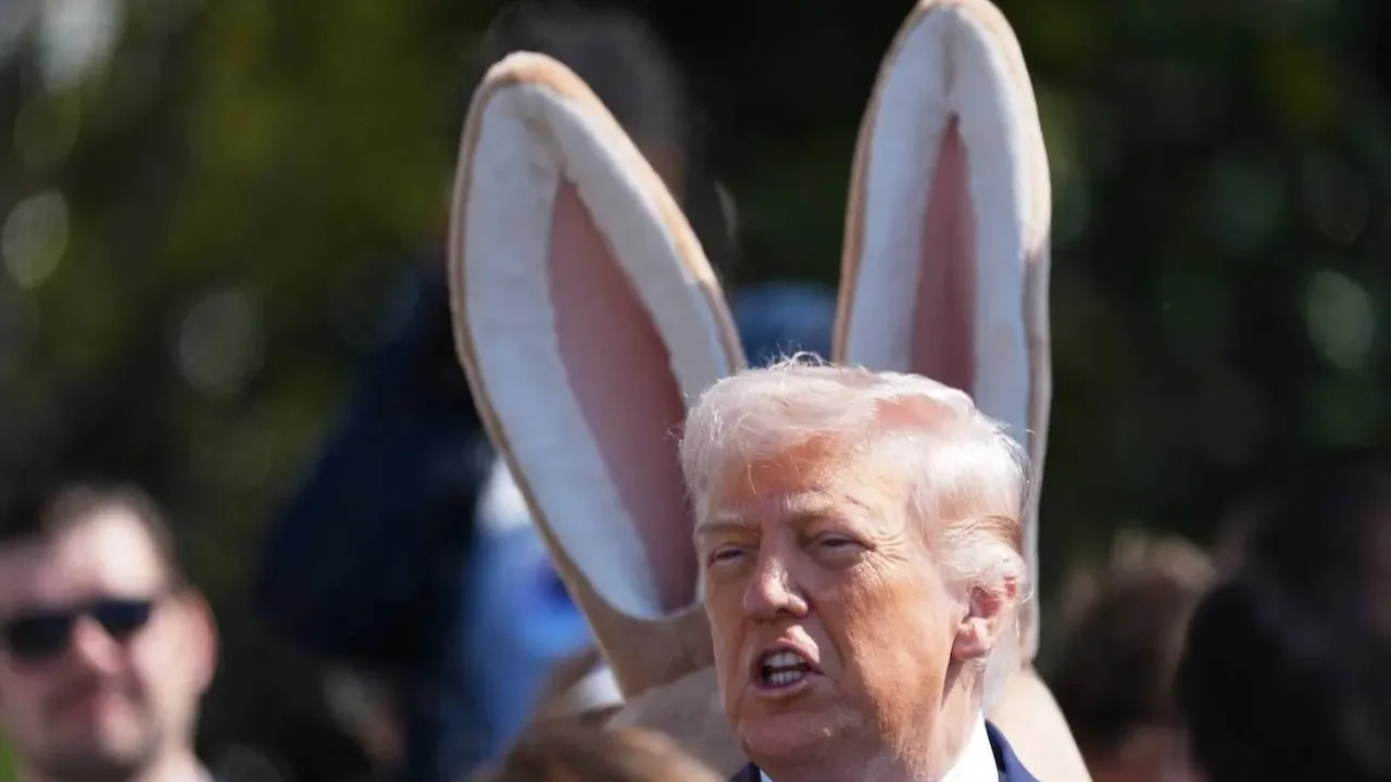 Donald Trump részt vesz a Fehér Ház déli kertjében rendezett húsvéti tojásgurításon