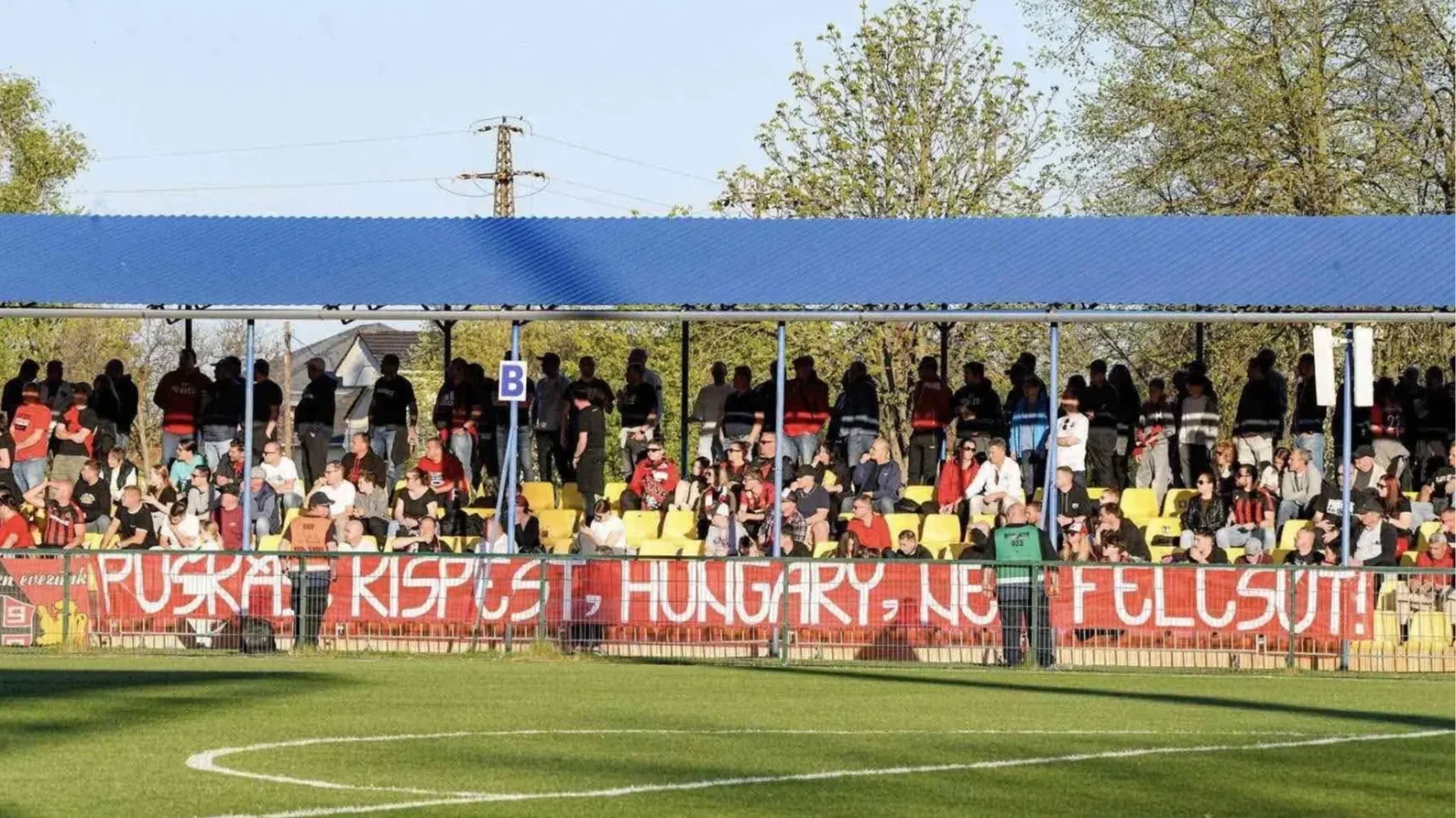 Tiszakécskén üzentek a szurkolók | Kép forrása: Kispest–Honvéd FC Facebook-oldala