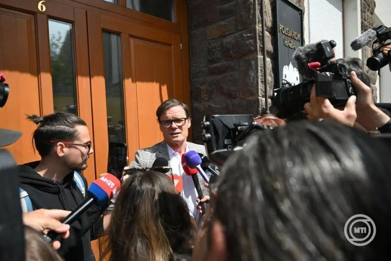 Budapest, 2026. április 28. Bánki Erik, a választmány tagja (k) nyilatkozik a Fidesz országos választmányi ülése után a VIII. kerületi Polgárok Háza előtt 2026. április 28-án. | Fotó: Bruzák Noémi/MTI