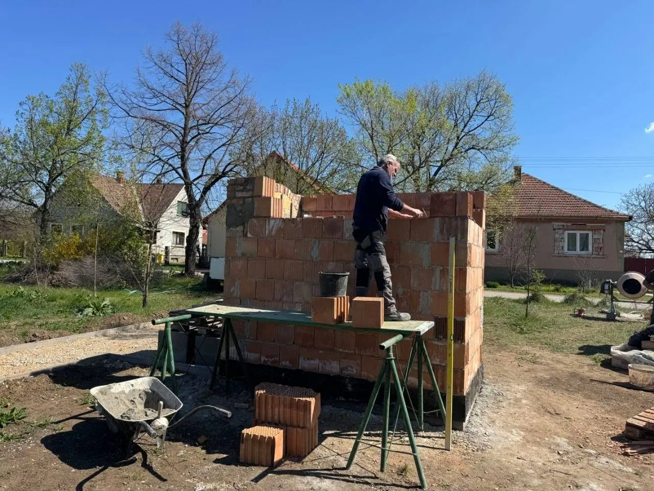 Építés közben | Fotó: Bóday Pál