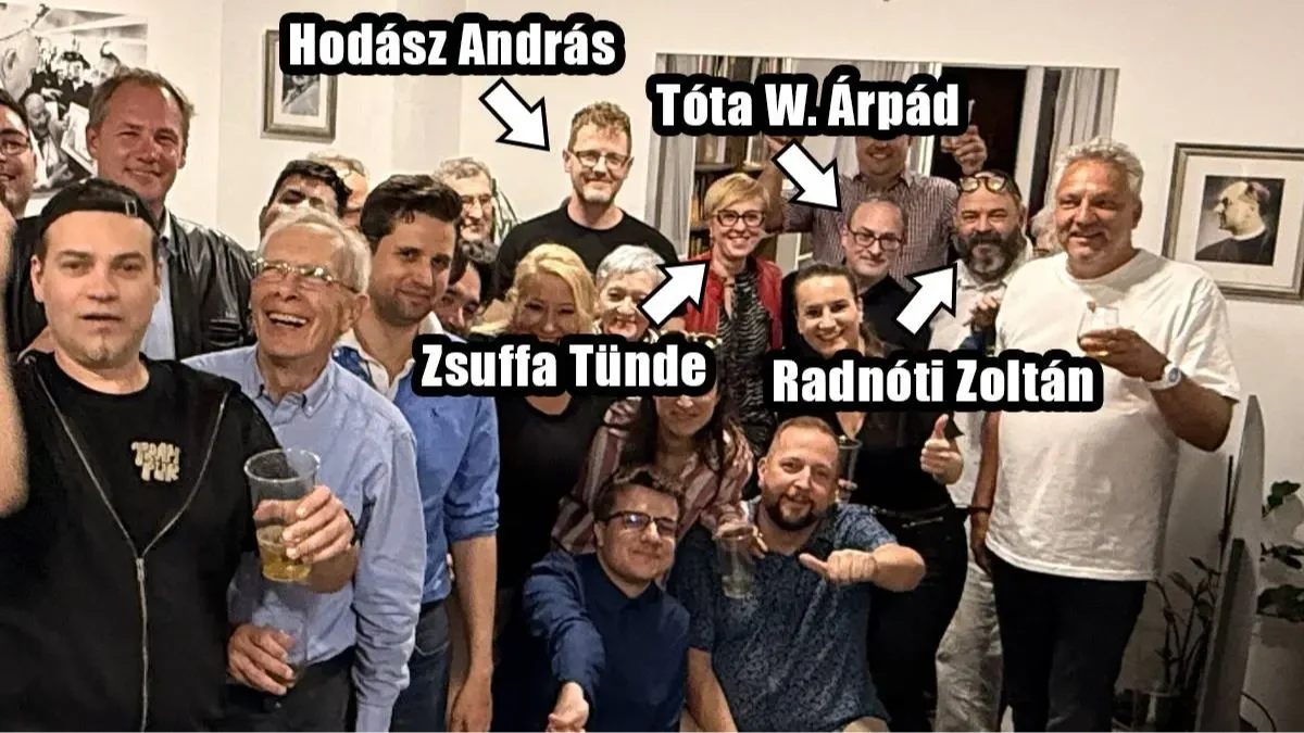 A választás eredményét ünneplő „házibulin” készült csoportkép feliratozva | Alapkép forrása: Radnóti Zoltán Facebook-oldala