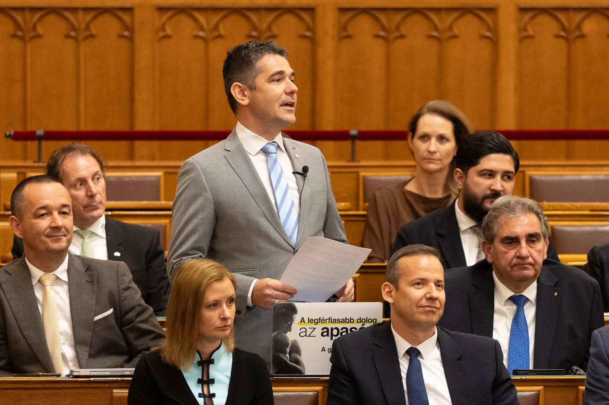 Novák Előd, a Mi Hazánk Mozgalom alelnöke országgyűlési felszólalás közben | Fotó: Kiss András Kristóf