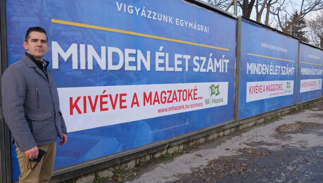 Novák Előd a kormány covidos óriásplakátjait is kiegészítette, a társadalmi vita igenis évek óta folyt.