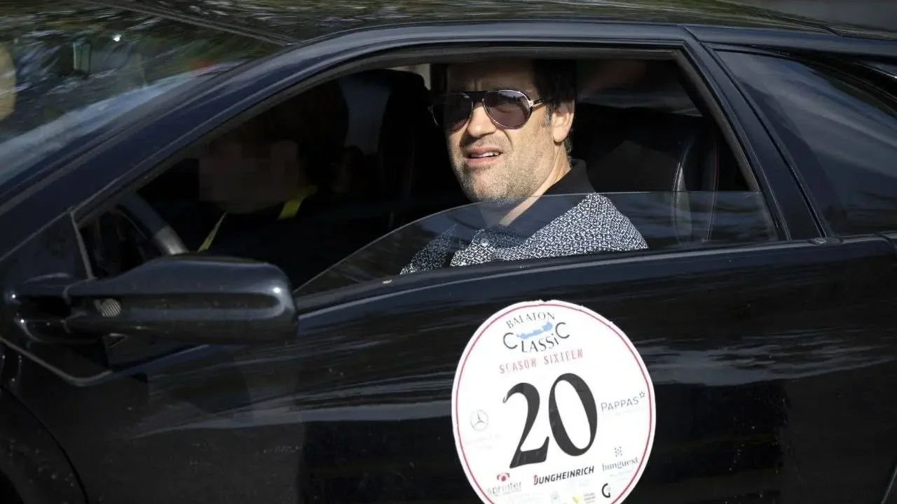 Balásy Gyula a fekete Lamborghinijében | Fotó: Németh Dániel/444