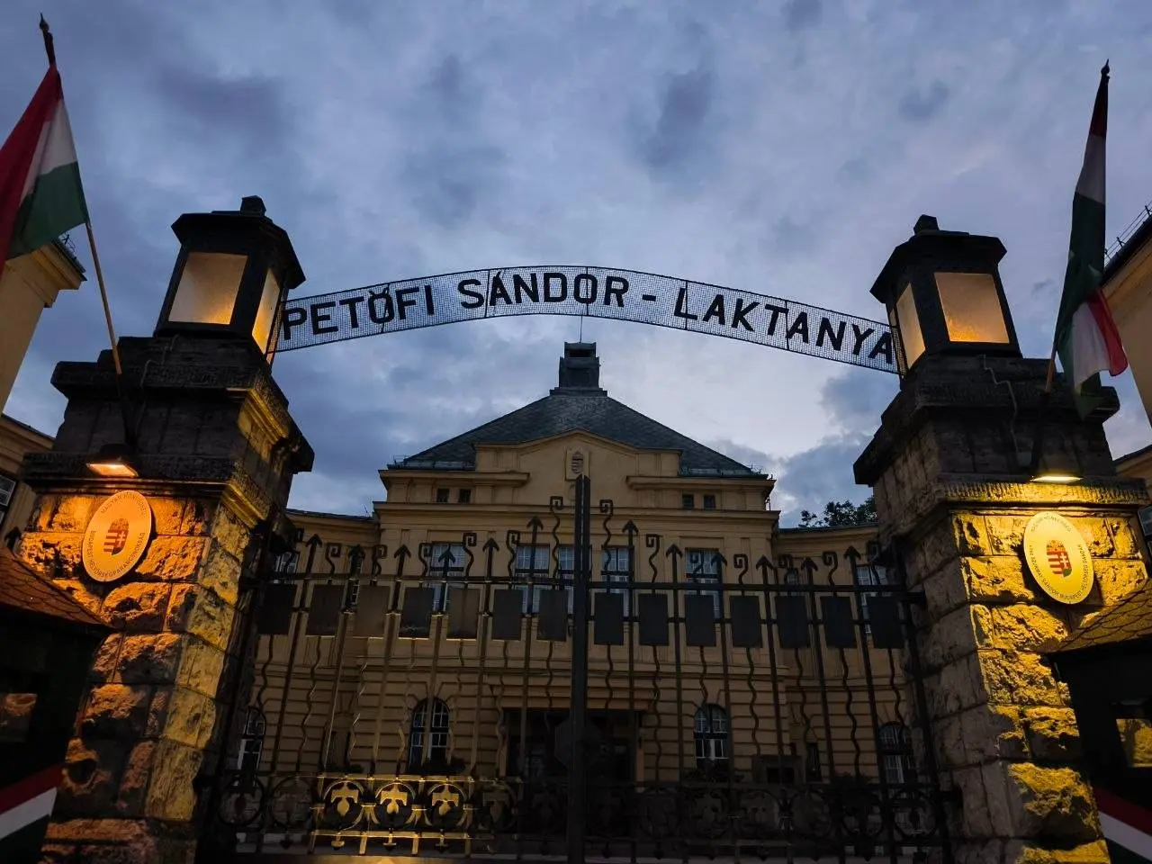 A Mária Terézia név gyorsan eltűnt a Budaörsi úti laktanyáról