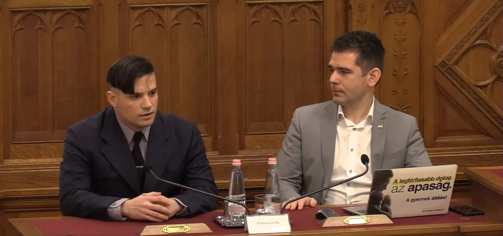 Pálóczi Zoltán és Novák Előd egy korábbi parlamenti meghallgatáson I Képernyőkép