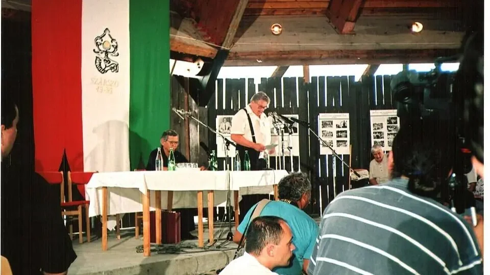 Csurka István előadása a Szárszói Emlékkonferencián, 1993 augusztusában | Kép forrása: commons.wikimedia.org