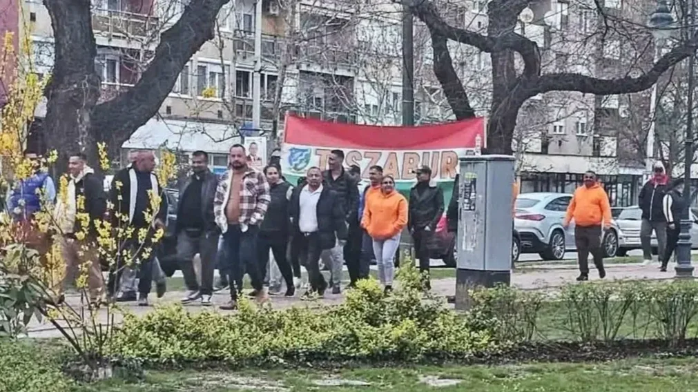 Tiszaburaiak a Fidesz Békemenetén 2026 március végén (Fotó: Magyar Jelen)