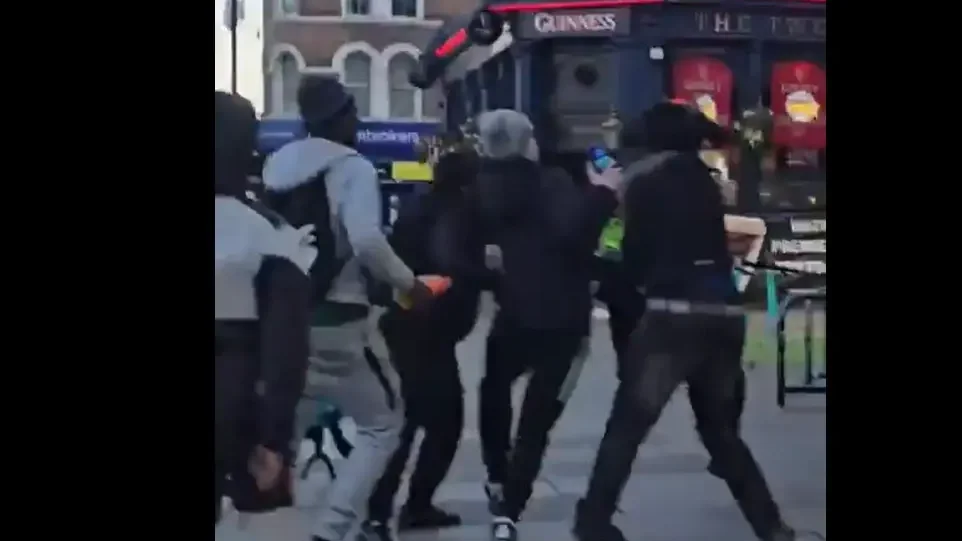 Kép forrása: London & UK Street News X-oldala