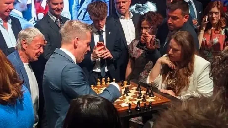 Izraeli állampolgársággal is rendelkezik Polgár Judit, Magyar Péter államfőjelöltje