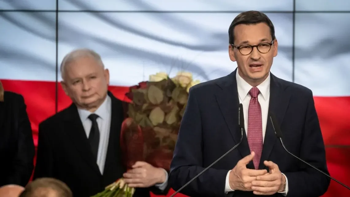 Fotón: Kaczynski és Morawiecki (Wojtek RADWANSKI / AFP)