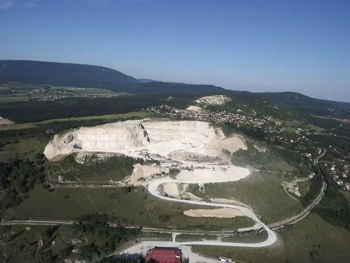 A kőfejtő robbantásai rendszeres rezgés- és porszennyezést jelentenekKép forrása: szeretlekmagyarorszag.hu