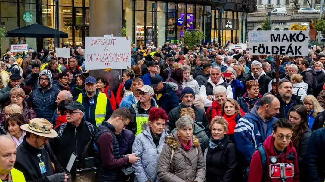 A Banki Károsultak Fogyasztóvédelmi Szövetsége 2025. novemberi demonstrációján | Kép forrása: alfahir.hu
