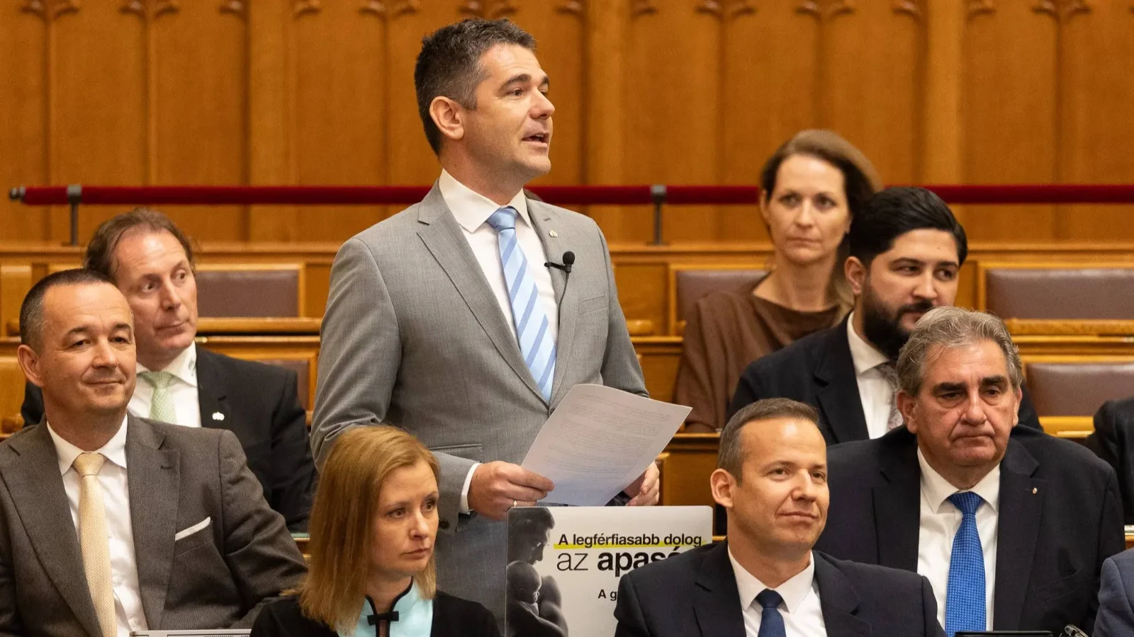 Novák Előd, a Mi Hazánk Mozgalom alelnöke országgyűlési felszólalás közben | Fotó: Kiss András Kristóf