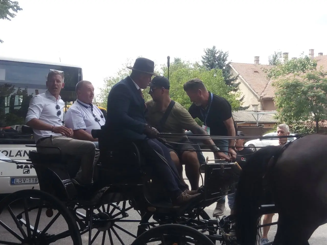 Magyar Péter, a Tisza Párt elnöke. A Tisza számára egyre nagyobb kérdés, hogy a Fidesz leváltásának ígéretén túl milyen politikai és értékrendi alap képes hosszú távon összetartani a pártot és annak táborát.  Fotó: Goty98 / Wikimedia Commons