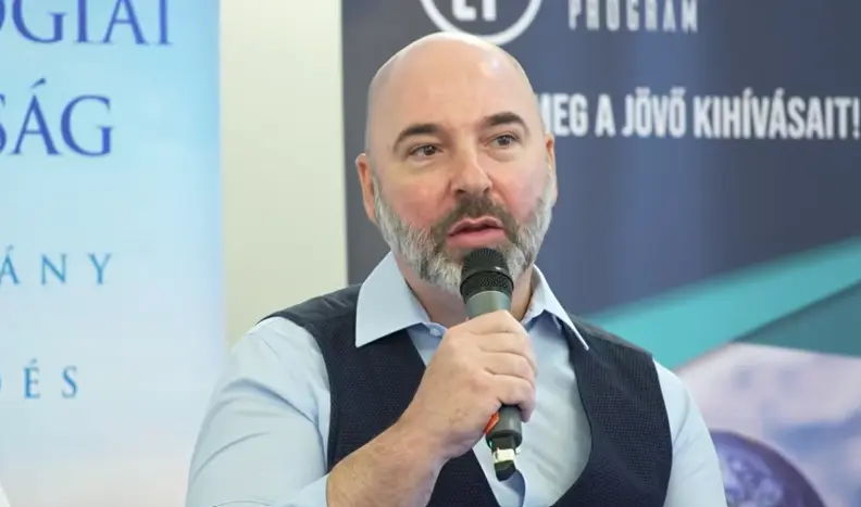 „Vízválságtól a polikrízisig?! – 2026 augusztusa” című budapesti beszélgetés