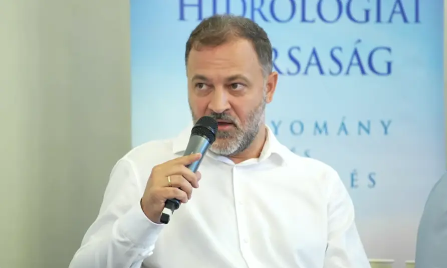 „Vízválságtól a polikrízisig?! – 2026 augusztusa” című budapesti beszélgetés